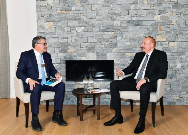 İlham Əliyevin Davosda “CISCO” şirkətinin qlobal innovasiyalar üzrə vitse-prezidenti ilə görüşü olub