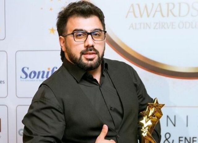 HƏR KƏSİN MÜĞƏNNİ KİMİ TANIDIĞI ŞÖHRƏT MƏMMƏDOV ƏSLİNDƏ KİMDİR?