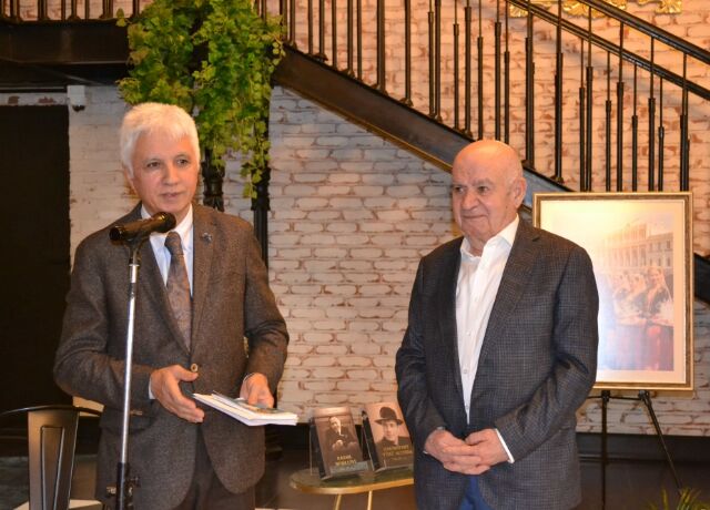 <p>“Heydər Əliyev İli” çərçivəsində “Sözün də su kimi lətafəti var” mövzusunda poeziya axşamı keçirilib (FOTO=12)<br />
 </p>