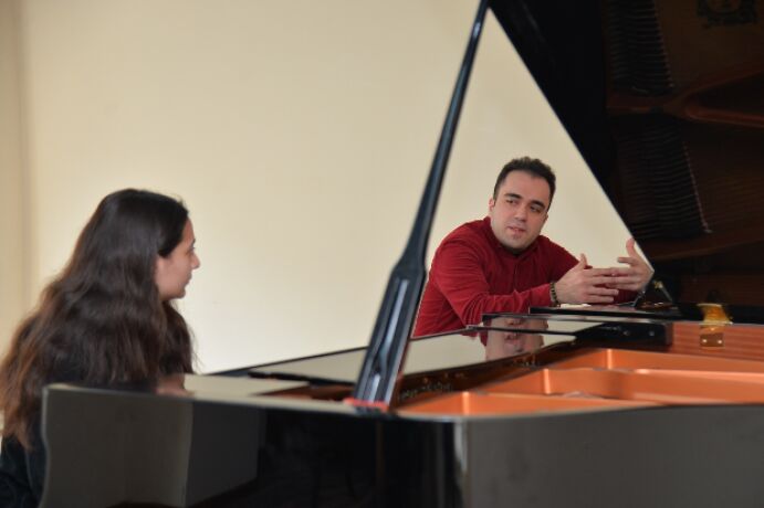 <p>Köln Musiqi Akademiyasının dosentinin ustad dərsi- Nəriman İsmayılov (FOTO=8)</p>