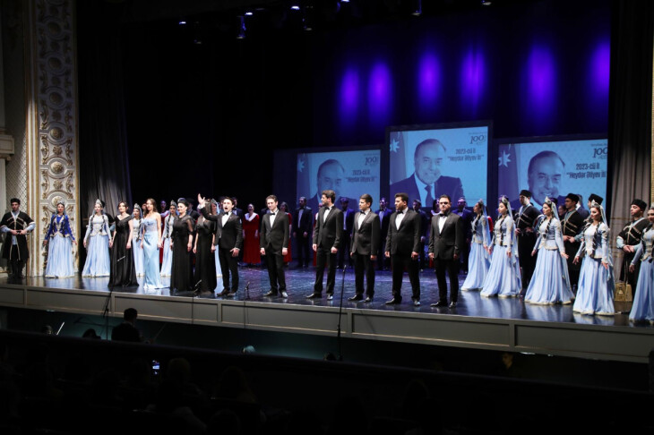 <p>Musiqili Teatrda Qurtuluş Günü belə qeyd olundu</p>
