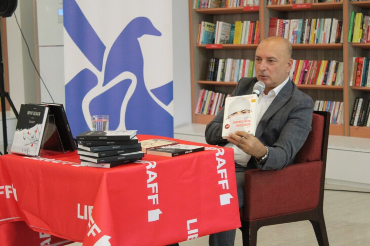 <p>Tanınmış yazıçı Varislə gənclərin görüşü keçirilib (FOTO=9)</p>

<p> </p>
