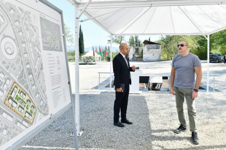 <p>İlham Əliyev Zəngilan şəhərində 4-cü yaşayış kompleksinin təməlqoyma mərasimində iştirak edib</p>