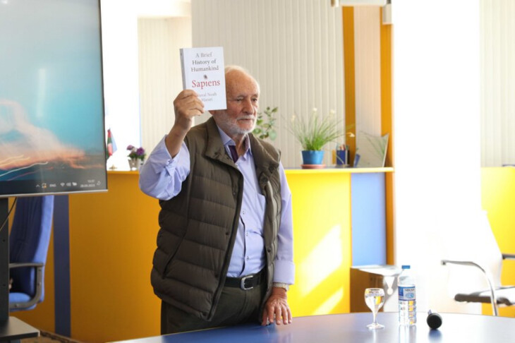 <p>BDU-nun Meksikada çalışan tanınmış məzunu Fizika fakültəsinin professor-müəllim heyəti və tələbələrinə seminar keçib</p>