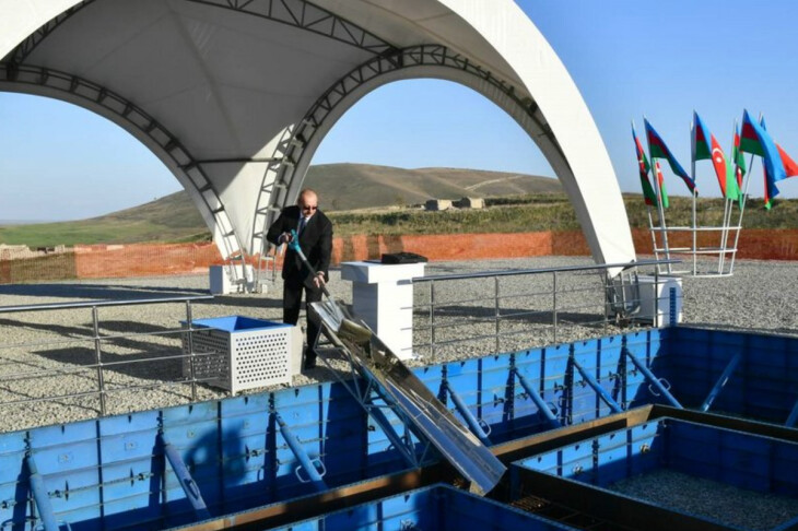 <p>İlham Əliyev Füzuli rayonunda Qarğabazar kəndinin təməlini qoyub +FOTO=3</p>